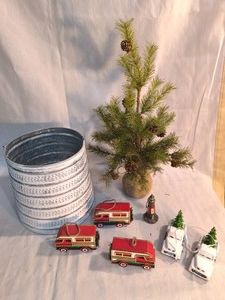 8 piece Christmas Decor lot