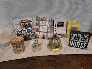 Multiple home use books small wall hang, 3 home decor items - Lot of 8 pieces