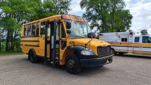 2015 FREIGHTLINER HANDICAP BUS WITH LIFT