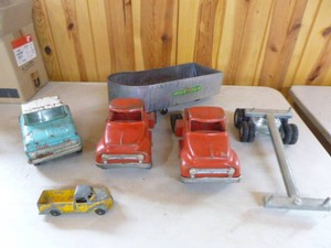 4 Vintage Trucks with Accessories