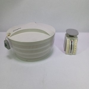 Zyliss Salad Spinner with Lid and Handle and small scale