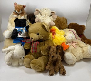 Lot of Plush Teddy Bears, Stuffed Animals & Toy Duck