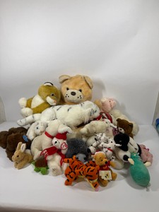 Lot of Plush Teddy Bears, Stuffed Animals & Holiday Plush