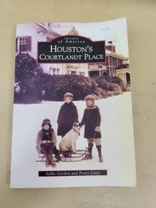 Houstons Courtlandt Place (Images of America) Sallie Gordon & Penny Jones Paperback Arcadia 2009 Like New