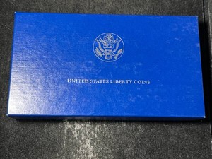 1986 US LIBERTY SILVER DOLLAR AND CLAD HALF DOLLAR SET