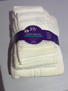 Nine Piece Luxury Towel Set New in Packaging