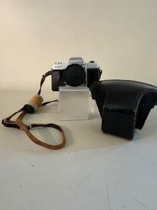 Vintage Topcon Uni 35mm Camera in Case