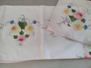 Stunning Yue Hwa Embroidered Tablecloth & 12 Napkins - NewUnused