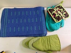 Kitchen Essentials - Oven Mitts, Trivets & Placemats