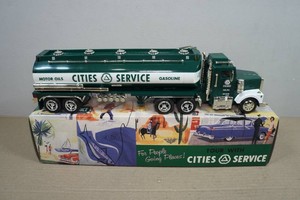 Taylor Made Toy Trucks Cities Service 132 Scale Diecast Model Tanker