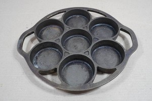Vintage Lodge Cast Iron Biscuit Pan