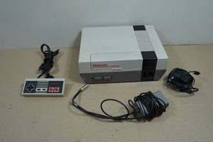 Vintage Nintendo NES Game Console