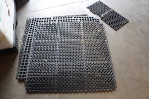 Anti-Fatigue Interlocking Rubber Mats