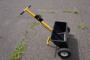 Yardworks Drop Seeder