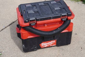 Milwaukee M18 Fuel Packout 2.5 Gallon WetDry Vacuum