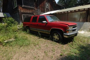 1999 Chevrolet Suburban 1500 SUV - 5.7L Vortec