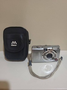 Canon PowerShot SD700 IS Digital ELPH 6MP Camera w M Gear Case