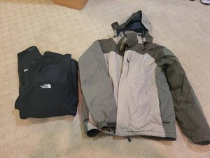Pair of The North Face Mens M Jackets HyVent & Polartec BlackTan