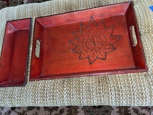 2-Piece Wooden Serving Tray Set Red Stained Rectangular Decor with Wire Decor