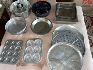 Vintage Assorted Bakeware Lot Cake Pans, Muffin Tins, Bundt, Pizza Pan