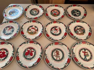 Tienshan Deck the Halls 12 Days of Christmas Dessert Plate Set