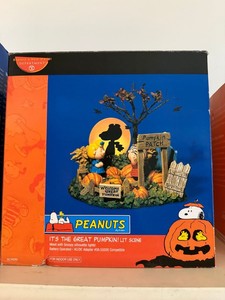 Department 56 Peanuts Its the Great Pumpkin Lit Scene 56.59095