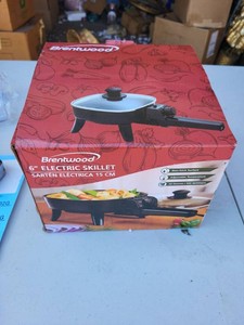 Brentwood 6in Electric Skillet SK-45 Nonstick With Lid Boxed