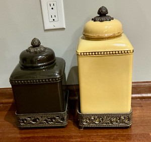 Cookie jars, Gracious goods pottery made in china