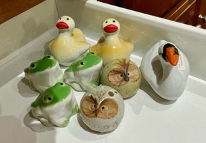 Group of salt and pepper shakers, frog and duck figures