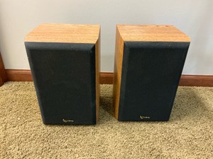 Pair of vintage Infinity stereo speakers wood box