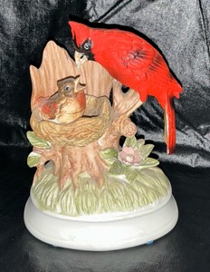 Vintage Gorham made in Japan cardinal music box, Plays Do-Re-Me