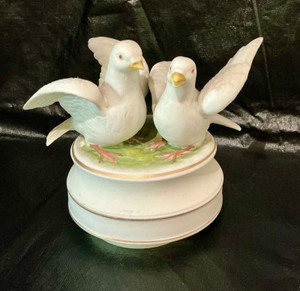 Vintage Lefon bisque made in Japan, white doves music box