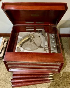 Vintage RCA Victor High fidelity new Orthophonic record player