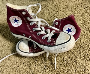Pair of Converse all-star shoes, size 5, Burgundy