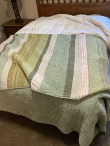 2 blankets, green quilt and blanket