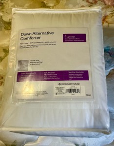 Fullqueen down alternative comforter