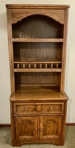 Hutch made by Dixie furniture, Oak or pecan veneer