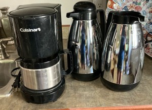 Coffee maker and 2 coffee pitchers