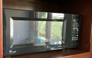 GE 1.1 Cu. FT. countertop microwave