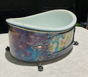 Footed porcelain jardiniere or planter
