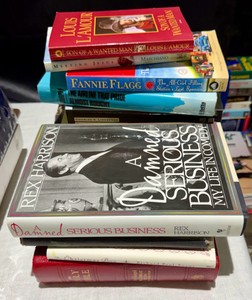 Group hard Cover Books Bible, Fanny Flagg, Louis LAmour, The sound of Wings