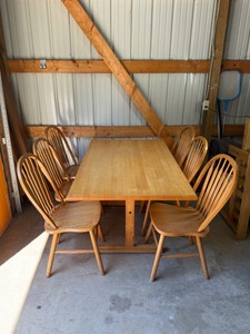 Dining room table and 6 chairs