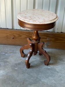 Victorian-style pedestal accent table featuring a round, beveled marble top