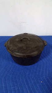 Cast iron Dutch oven with lid