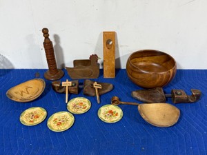 Lot of collectible Wood Items - see description for more info