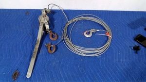 Manual ratchet come along with extra cable and hook