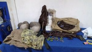 2 styrofoam geese and several Canadaspeck rag decoys with weights and carrying bags and burlap camoflauge