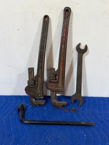 2 - Ridgid Pipe Wrenches - Wrench and Tire Iron