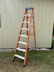 Husky 8ft Fiberglass Ladder
