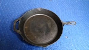 Lodge cast iron skillet